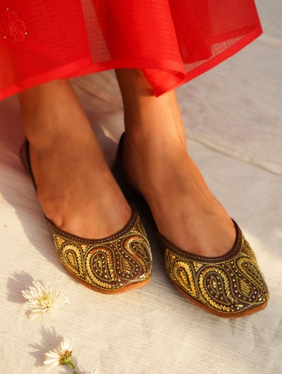 Women Multicolour Multicolored Handcrafted Leather Juttis With Mukaish Work - EU-36