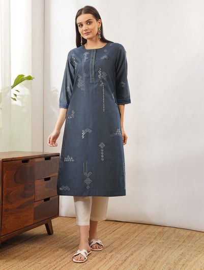 Women Navy Blue Cotton Silk Kantha Round Neck Straight Fit Kurta - XS