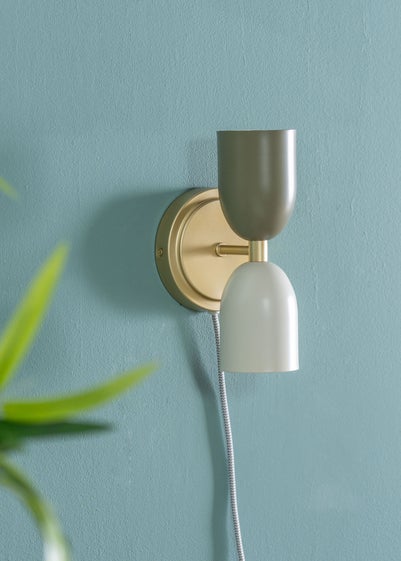 ValueLights Tate Up Down Plug In Gold Wall Light (23cm x 12cm x 12cm)