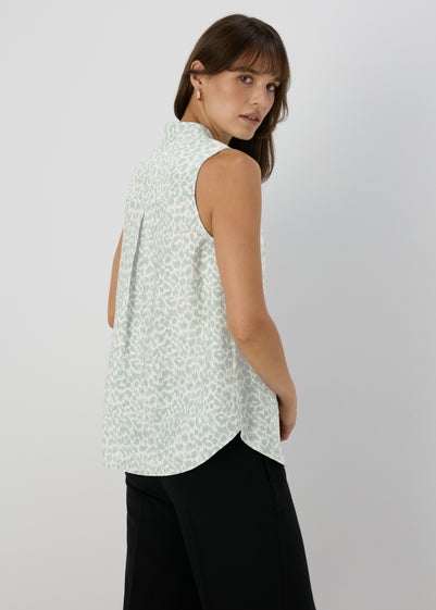 Et Vous Green Animal Print V-Neck Blouse