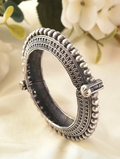 Women Silver Tone Openable Bangle