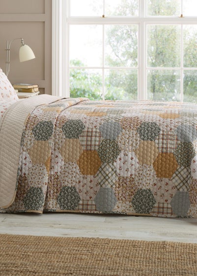 Catherine Lansfield Floral Patchwork Quilted Bedspread (220x230cm)