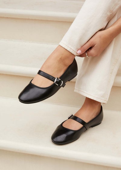 Linzi Odette Black Faux Leather Mary Jane Pumps