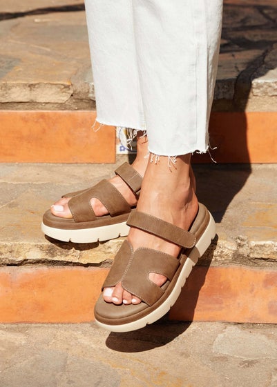 Linzi Harper Tan Faux Nubuck Chunky Link Strap Sandal