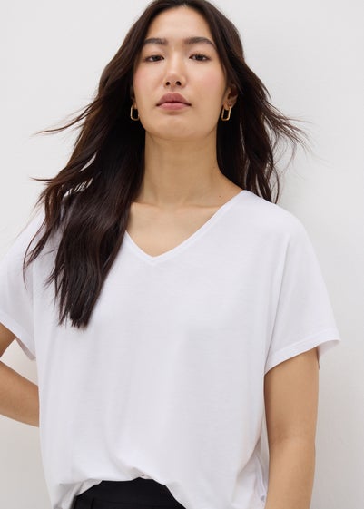 Et Vous White V-Neck T-Shirt