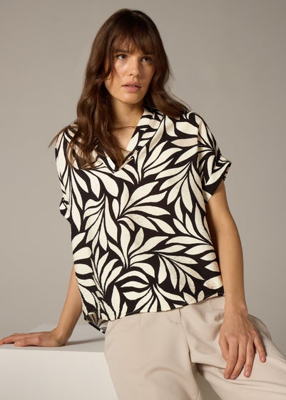 Et Vous Black Mono Palm Airflow Collared V-Neck Blouse