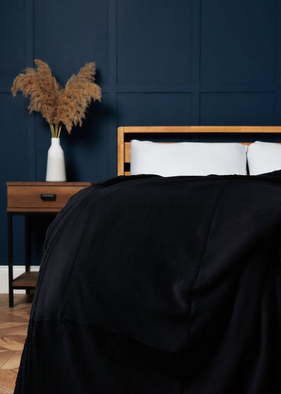 BHS Microfleece Black Throw (140 x 180cm)