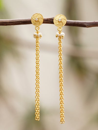 women Gold Traditional Push Back Pearls Earring