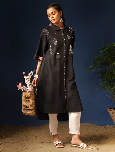 Women Black Cotton Dessert Embroidery Shirt Collar Straight Fit Kurta - S-M