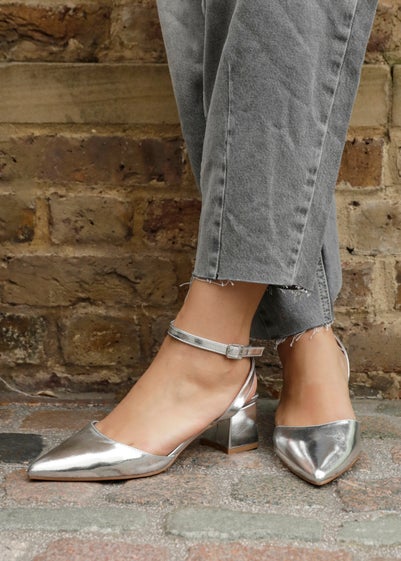 Linzi Suzy Wide Fit Silver Faux Leather Court Heel