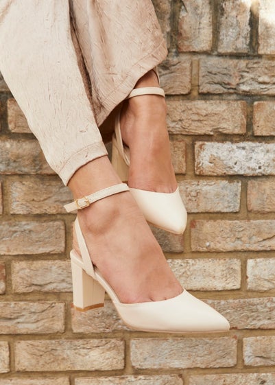 Linzi Carrie Nude Faux Leather Mid Height Court Shoe