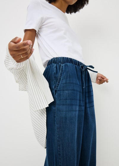 Dark Wash Comfort Fit Wide Leg Jeans