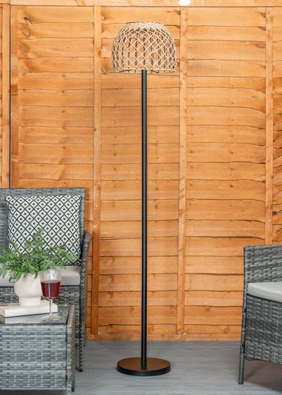 ValueLights Solar Outdoor Rattan Shade Floor Lamp With Integrated LED's