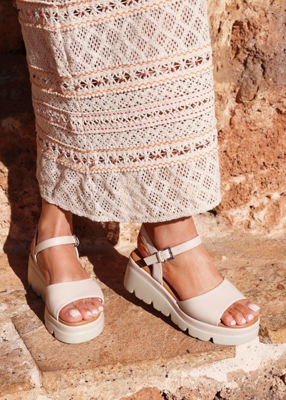 Linzi Nyla Sand Faux Leather Platform Cleated Sole Flatform Sandal