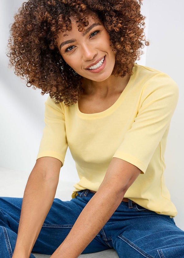 Cotton Traders Pale Yellow Wrinkle Free 1/2 Sleeve Scoop Neck Top