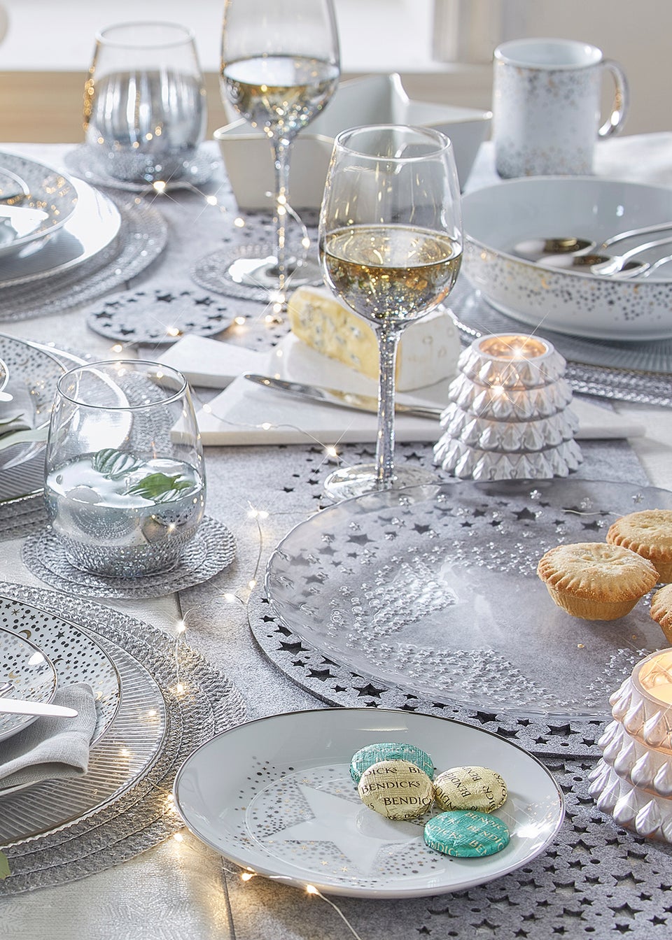 16 Piece Stainless Steel Cutlery Set (24cm x 7.4cm x 4.4cm) Matalan