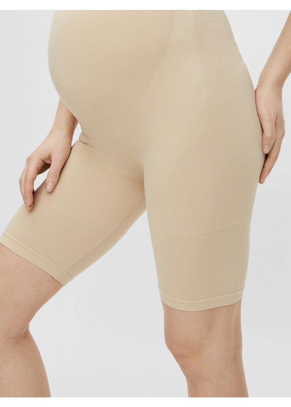 Mamalicious Maternity Cream Seamless Over Bump Shorts