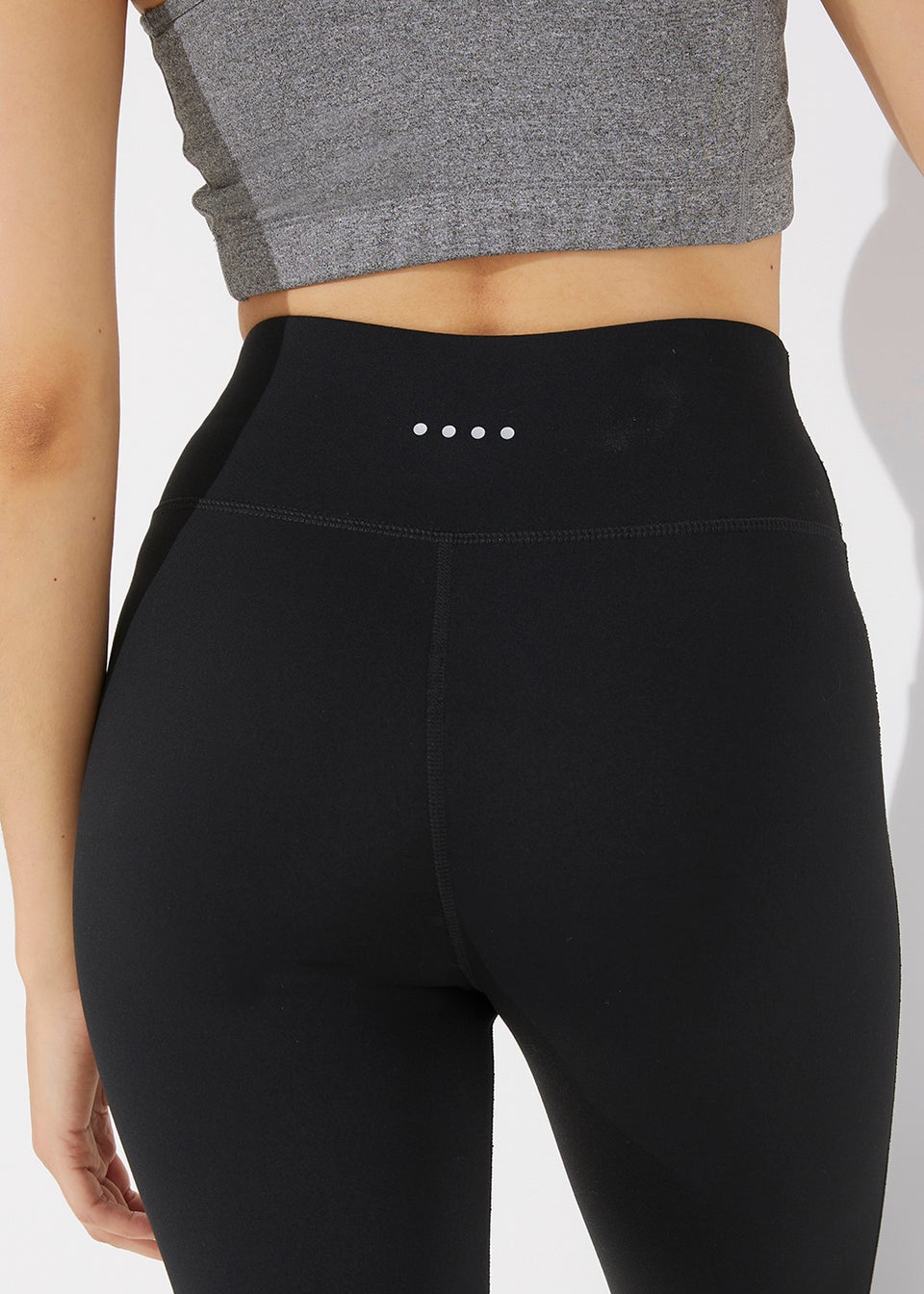 Souluxe Black Capri Sports Leggings