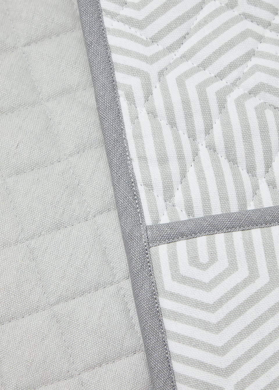 Grey Geometric Print Oven Gloves (92cm x 18cm)