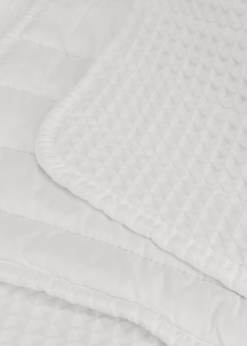 White Ribbed Waffle Bedspread (220cm x 220cm)