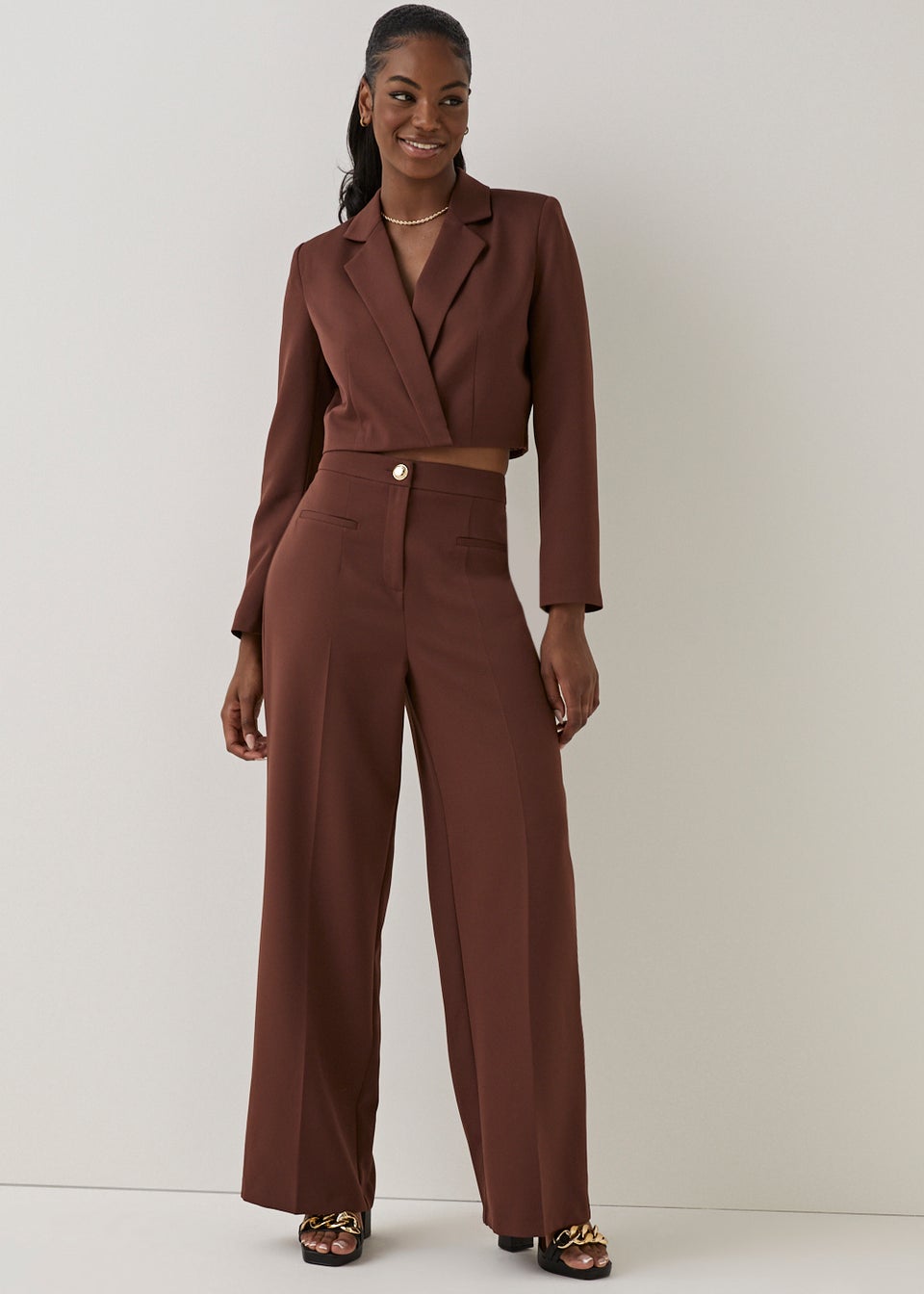 Cropped brown blazer