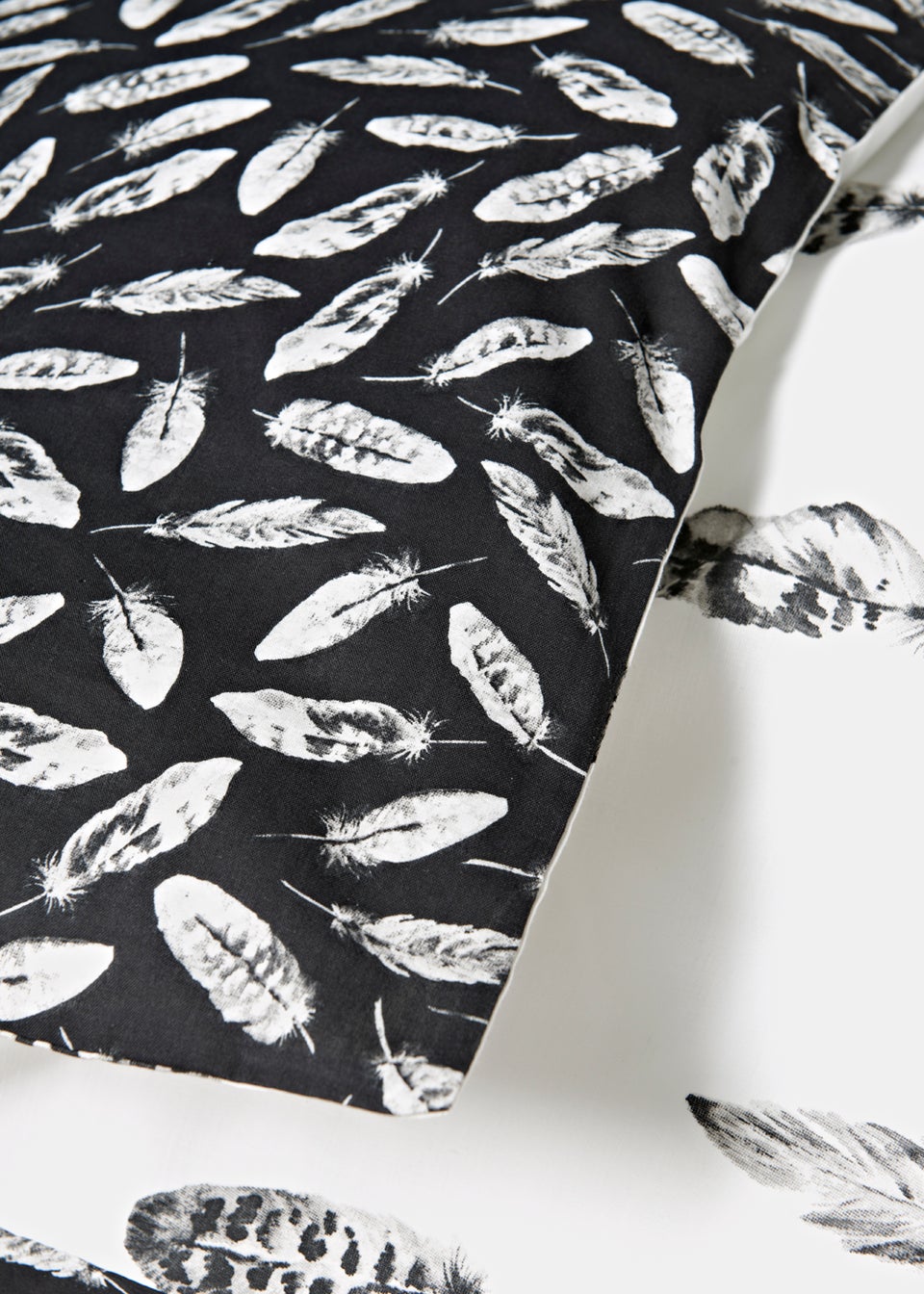Black feather duvet outlet