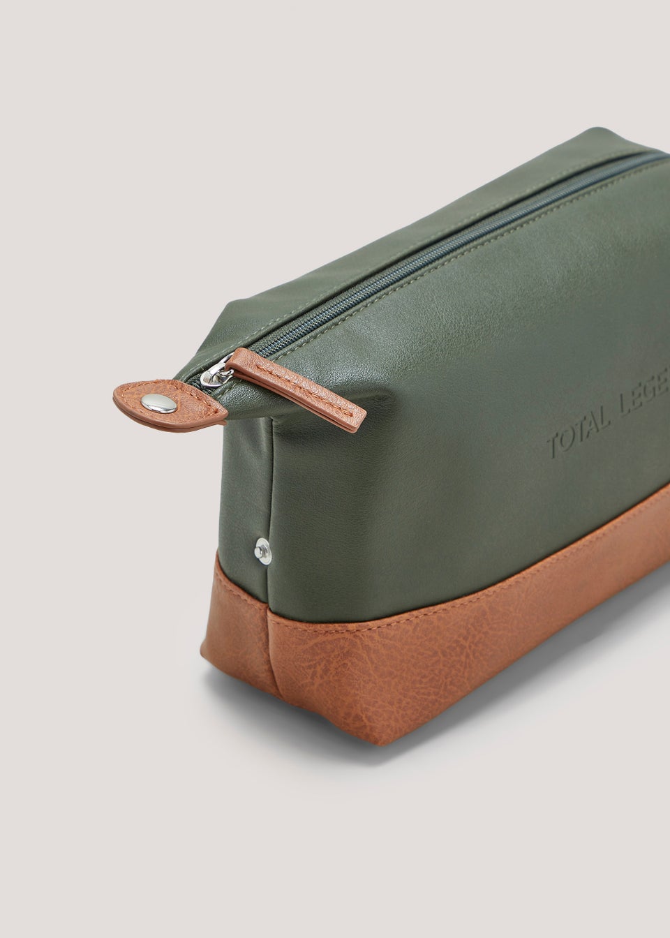 Total Legend Wash Bag 27cm x 15.5cm x 9.5cm