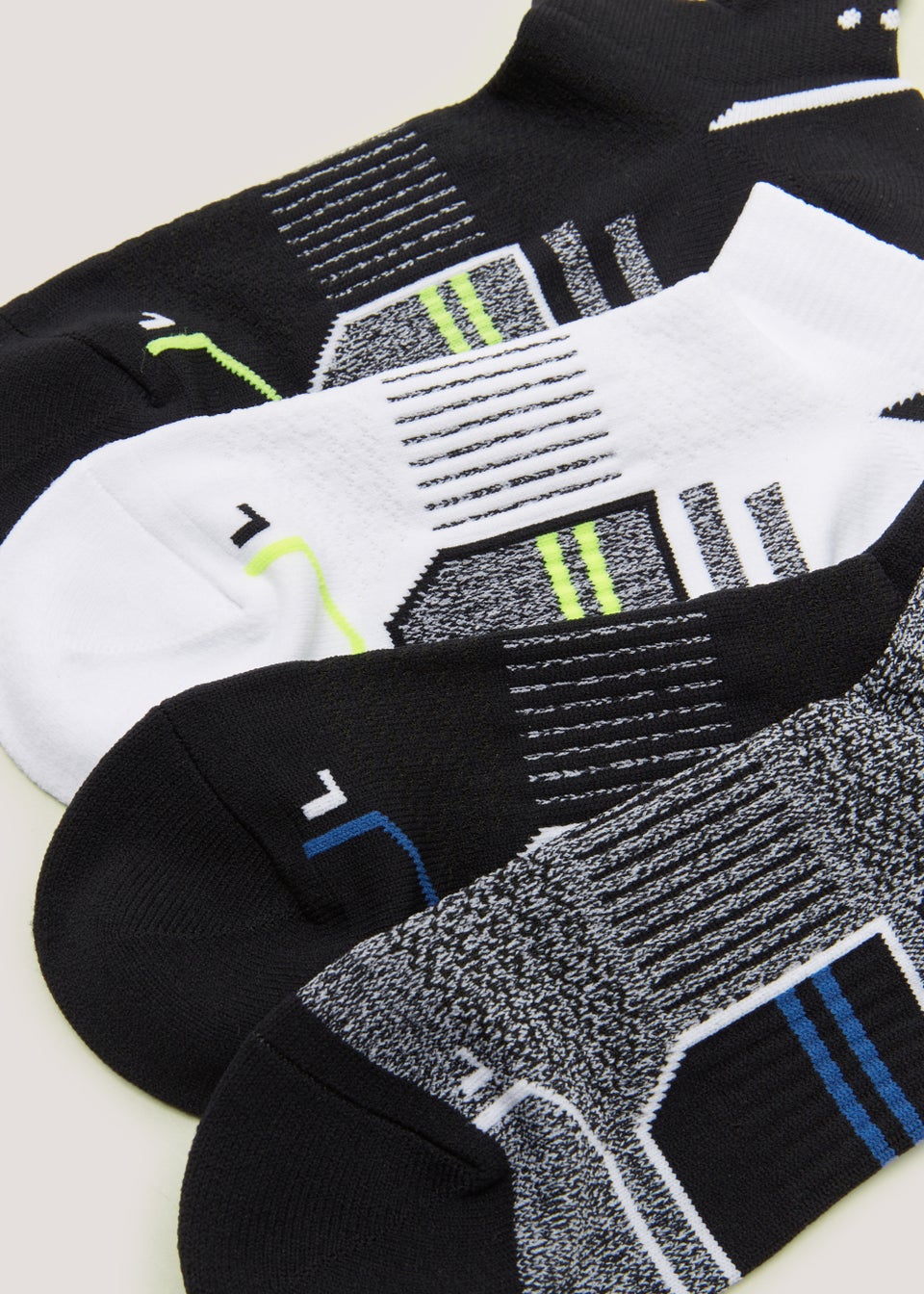 Souluxe 4 Pack Trainer Sports Socks