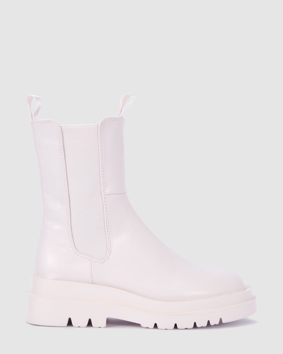 Novo deals white boots