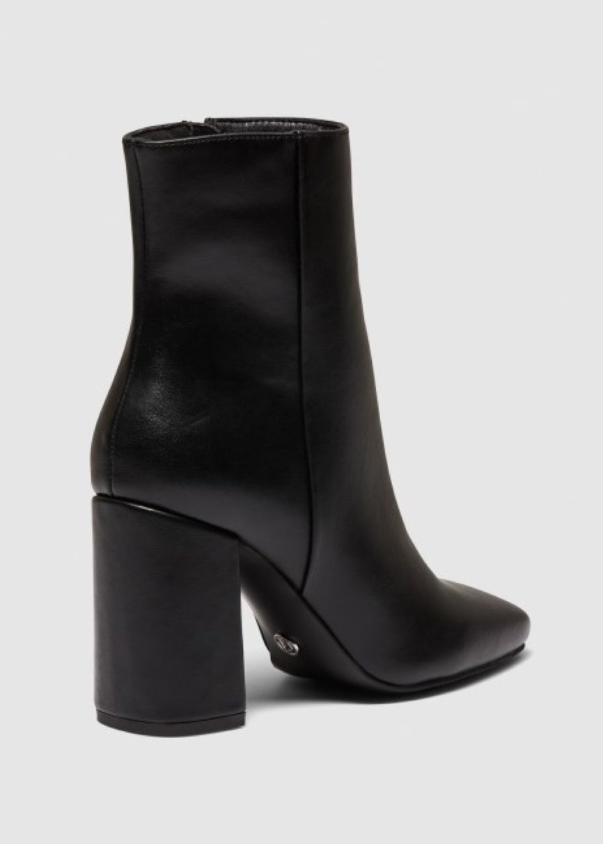 NOVO Black Killing Square Toe Ankle Boots