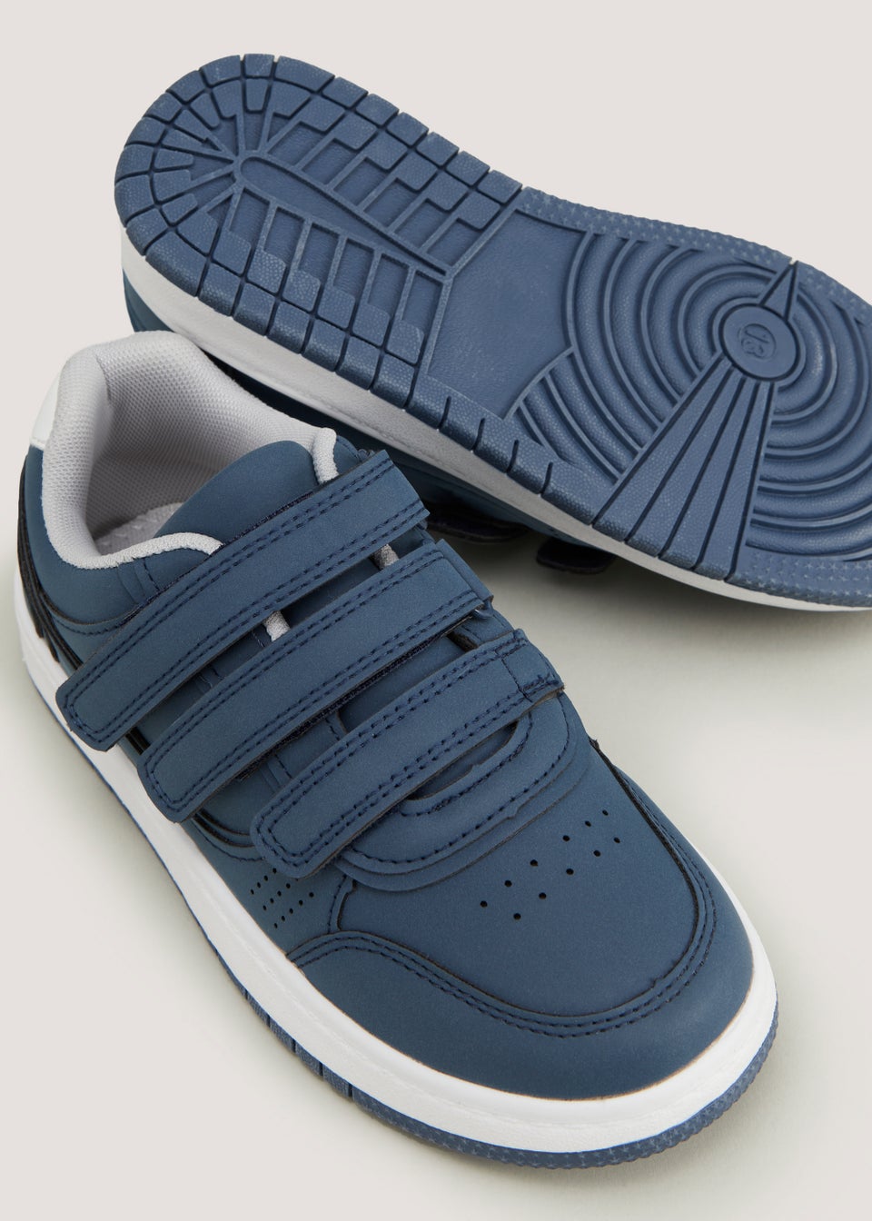 Older boys discount velcro trainers