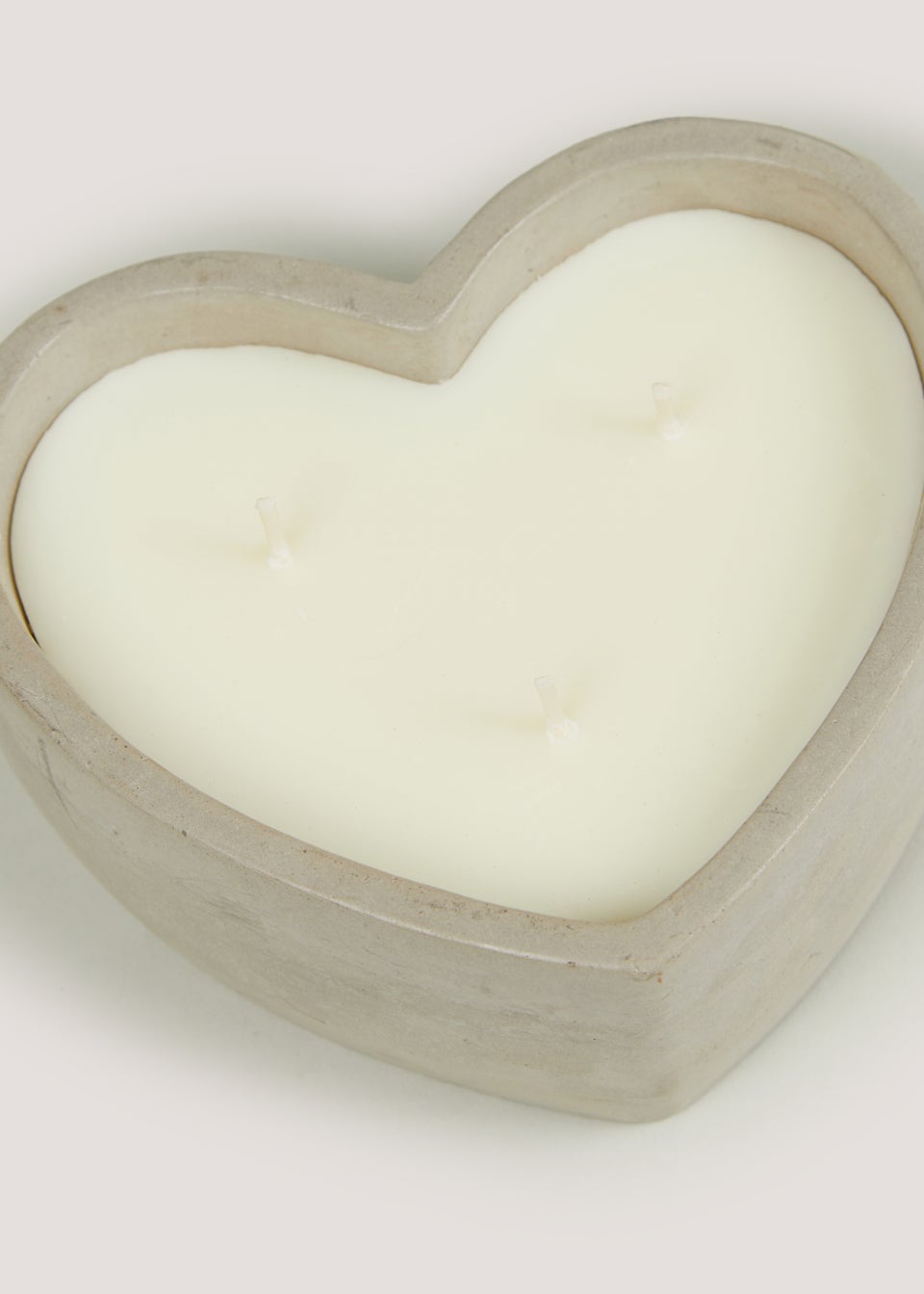 Natural Citronella Heart Candle (16.5cm x 7cm)