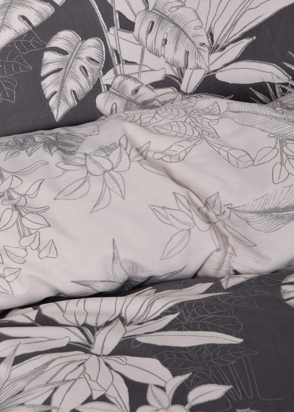 Sleepdown Black Tropical Duvet Cover