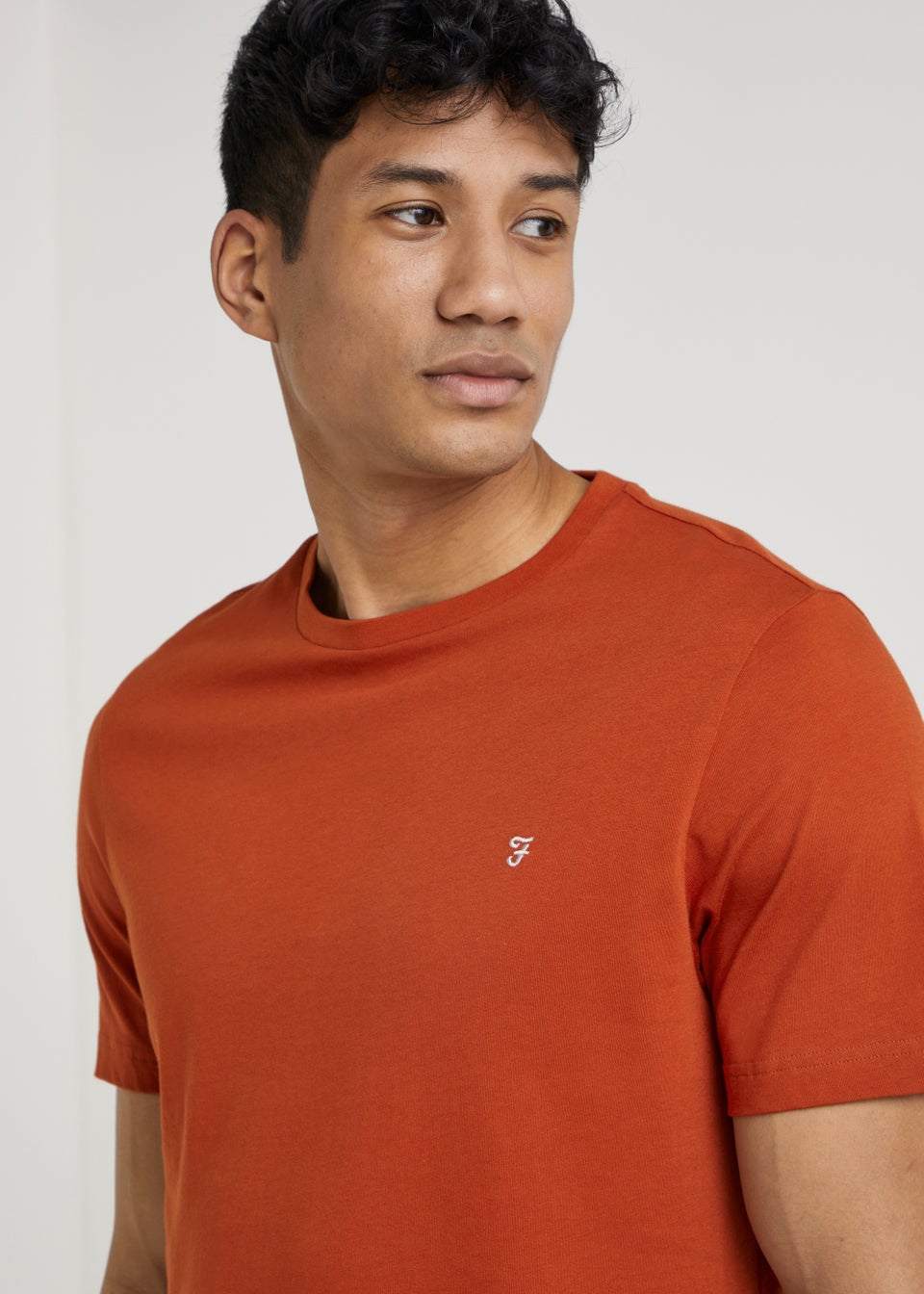 Farah T-Shirt Eddie Tee Uomo - Maglietta In Puro Cotone Biologico Con Logo Ricamato - Lavabile In Lavatrice - Colore Classico