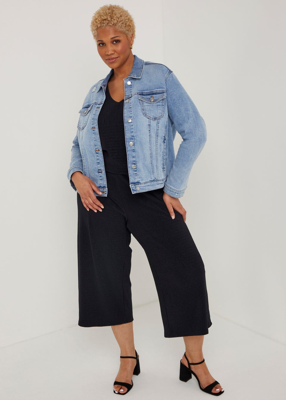 Papaya Curve Black Plisse Cropped Trousers