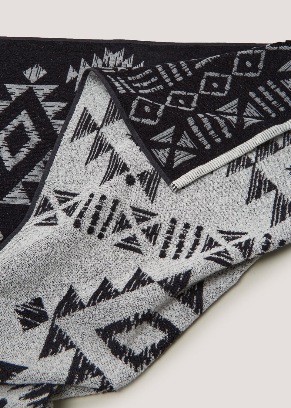 Monochrome Aztec Beach Towel (150cm x 70cm)