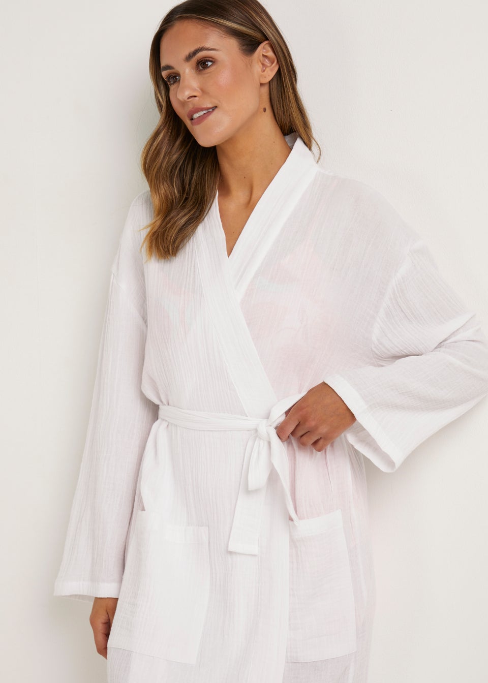 Short white waffle linen bathrobe | Linen Boutique