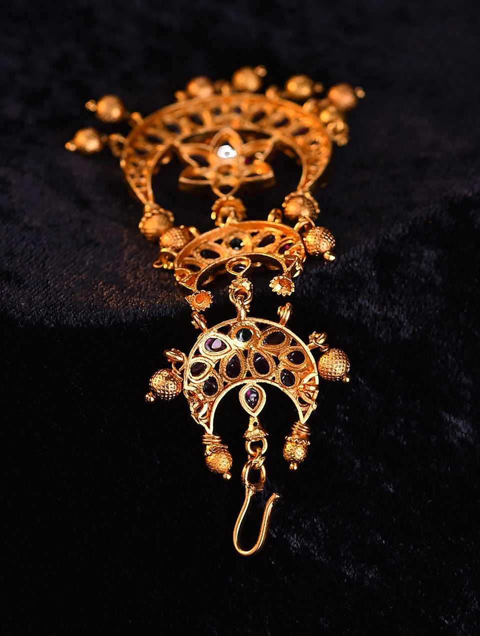 Women Red Gold Tone Temple Mangtikka