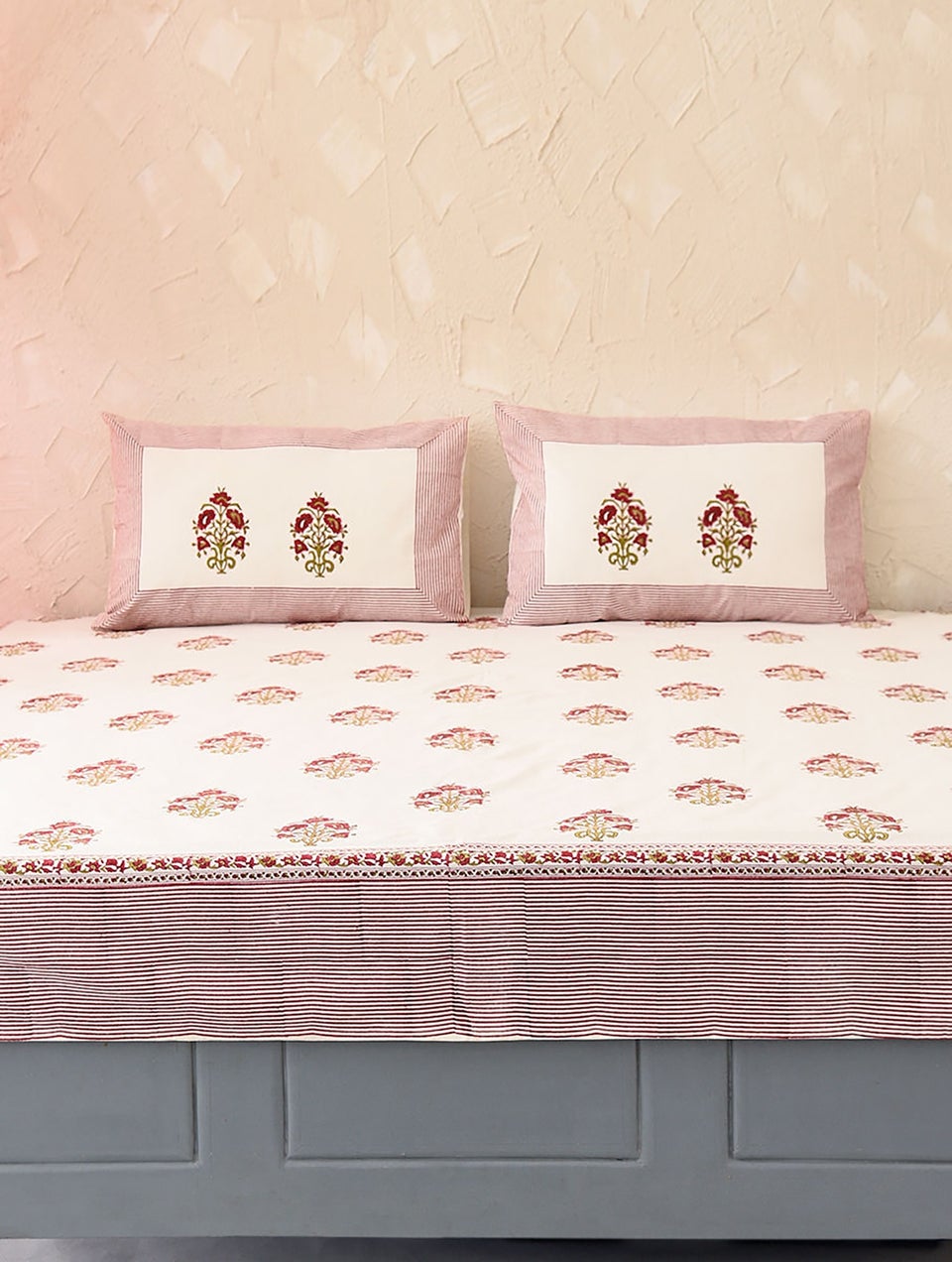 Pink Cotton Handblock Printed Double Bedsheet With Pillow Covers