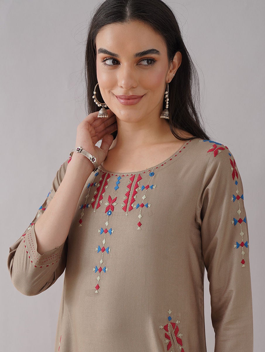 Women Beige Embroidered Silk Viscose Kurta With Pockets