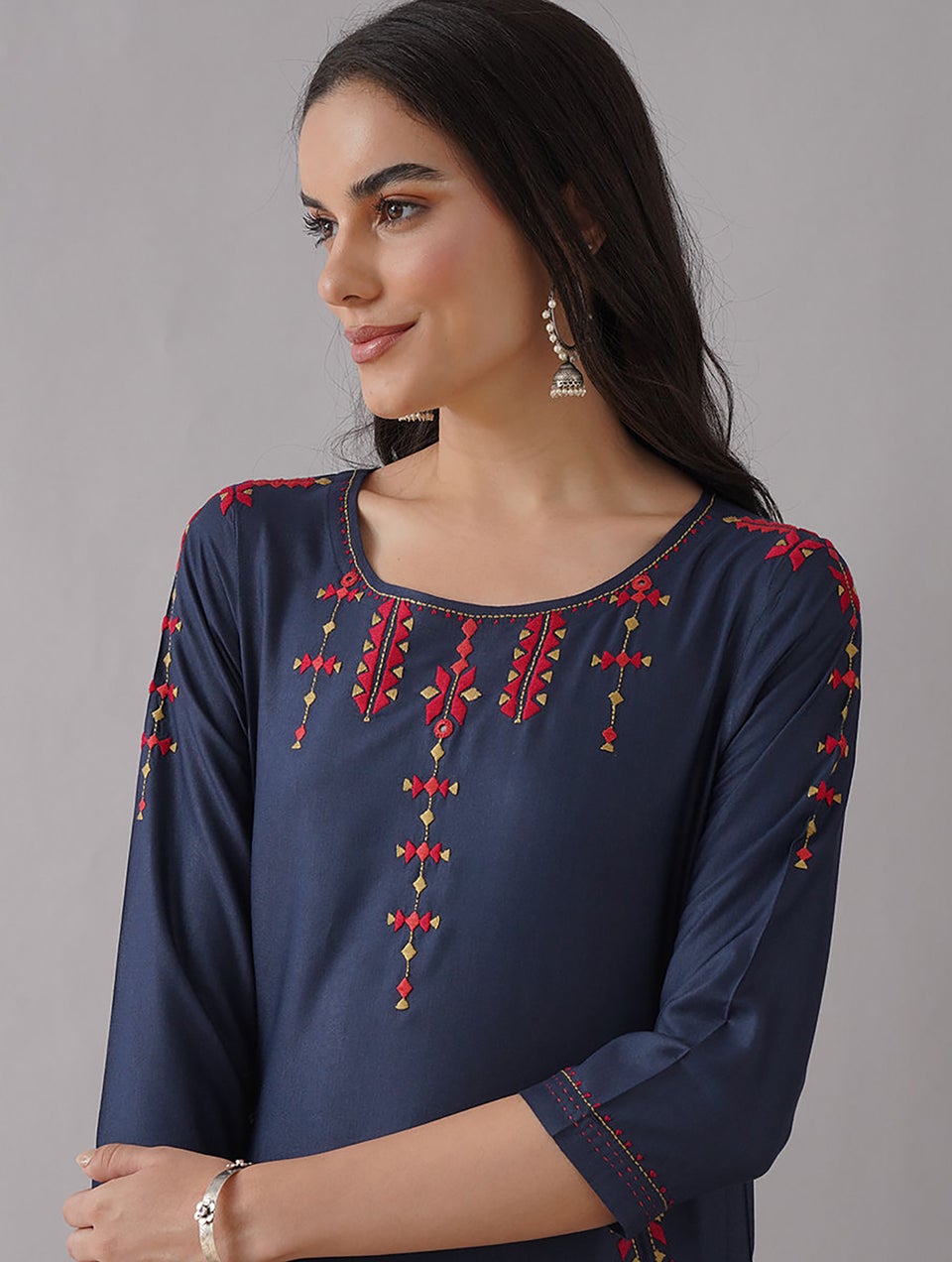 Women Navy Blue Silk Blend Hand Embroidery Round Neck Straight Fit Kurta - XL