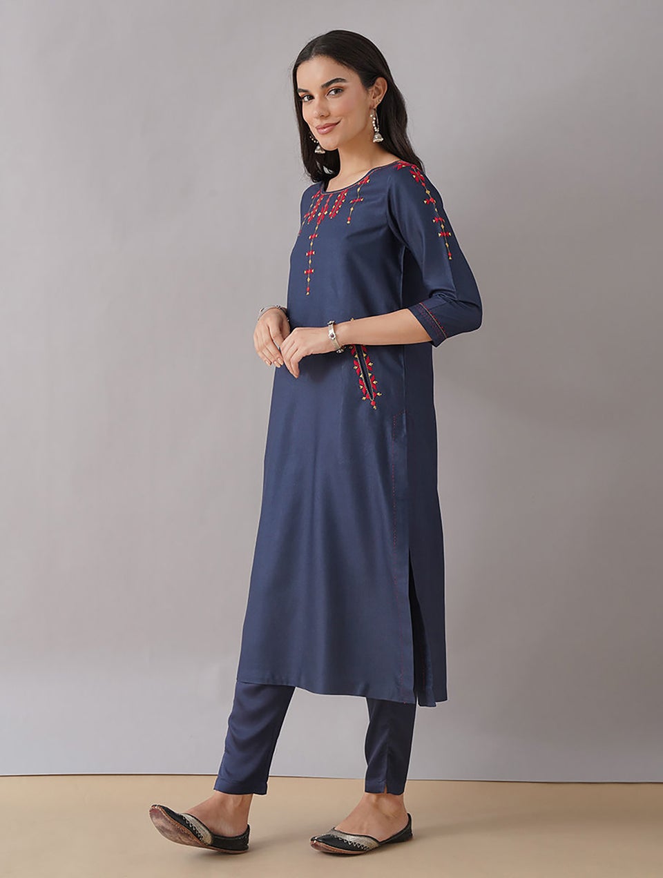 Women Navy Blue Silk Blend Hand Embroidery Round Neck Straight Fit Kurta - XL