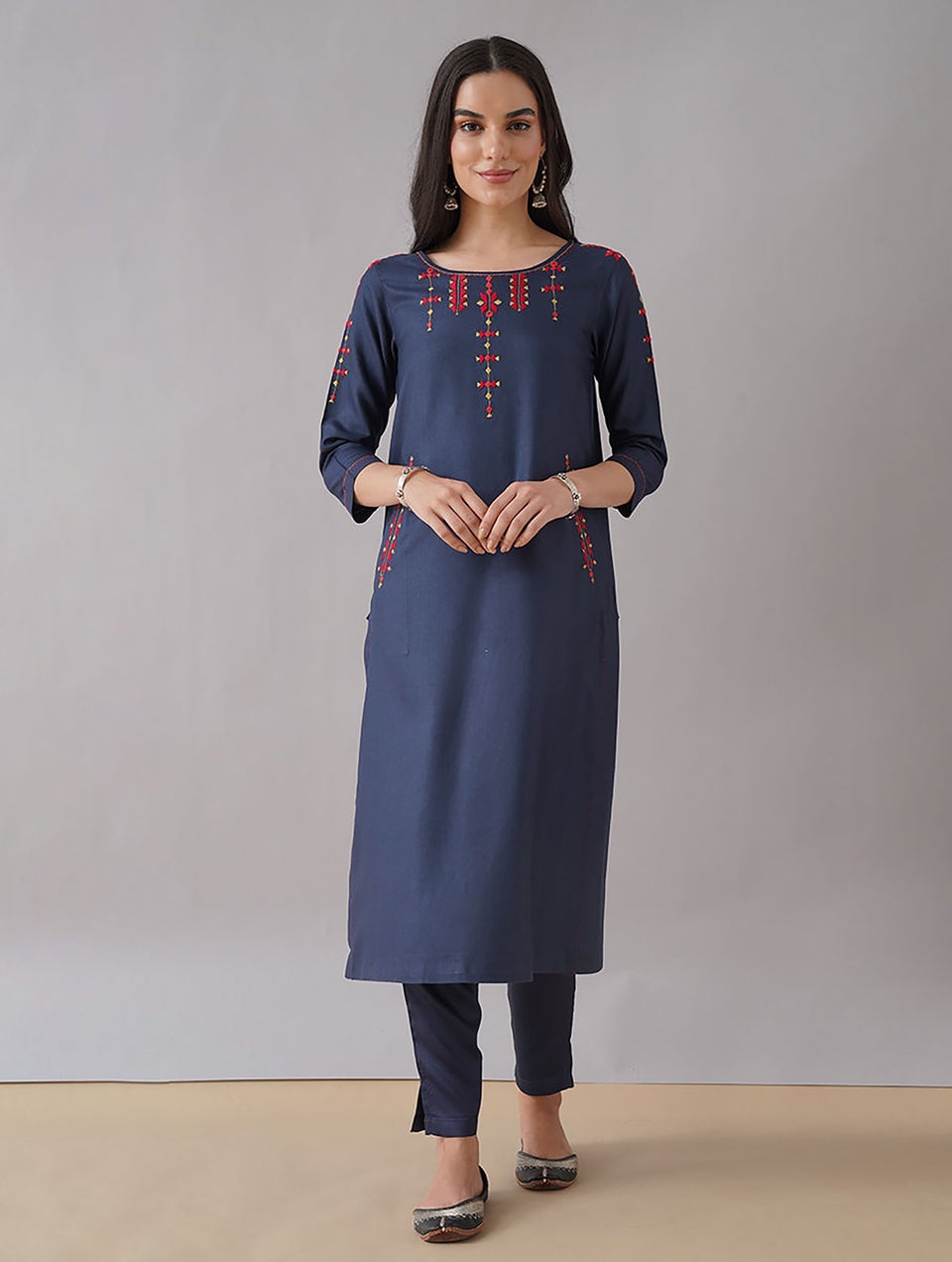 Women Navy Blue Silk Blend Hand Embroidery Round Neck Straight Fit Kurta - XL