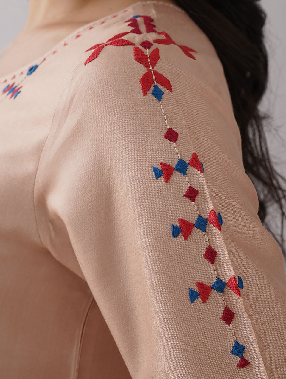 Women Nude Pink Embroidered Silk Viscose Kurta With Pockets - XS