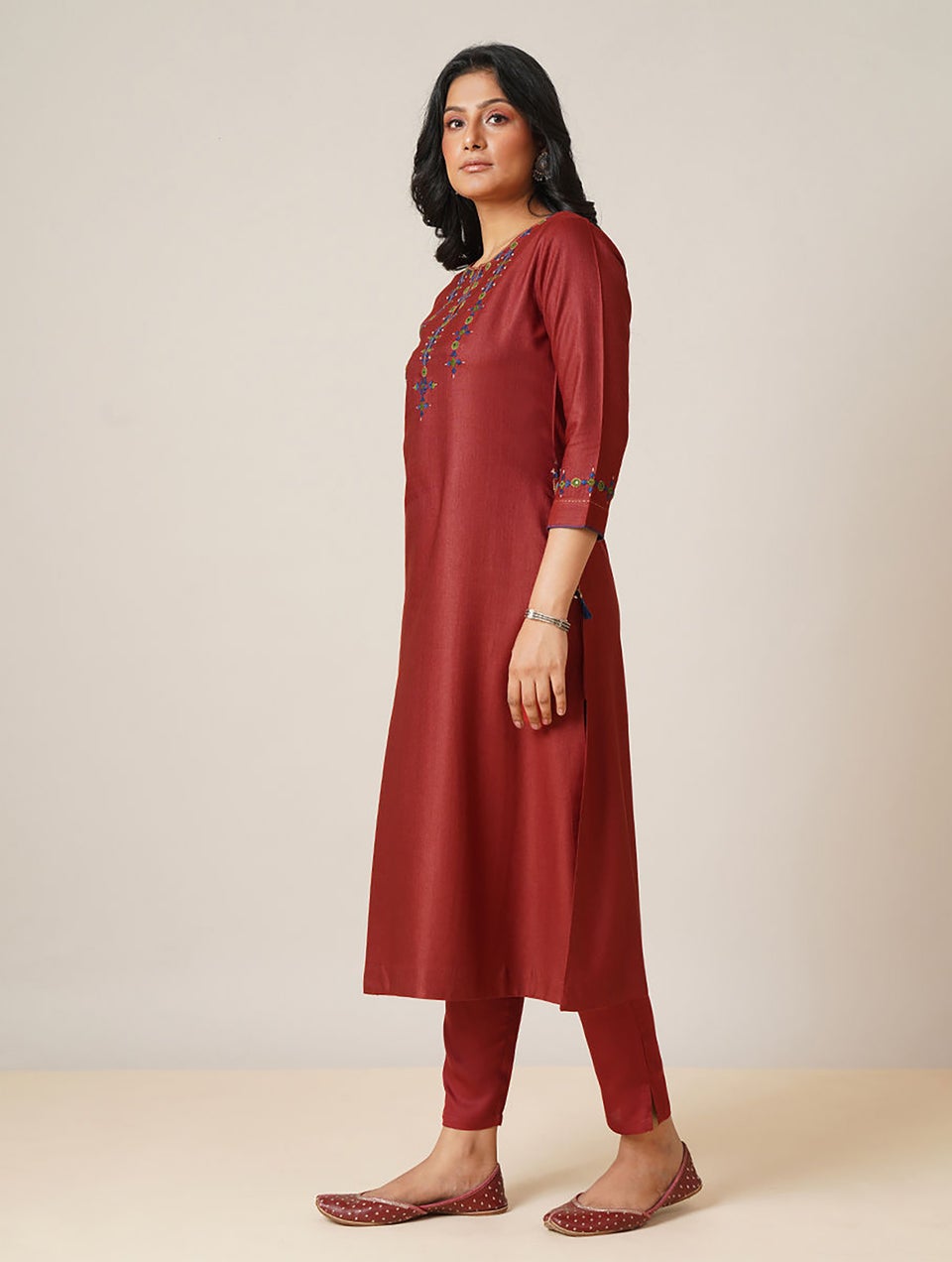 Women Red Silk Blend Hand Embroidery Round Neck Straight Fit Kurta - XS