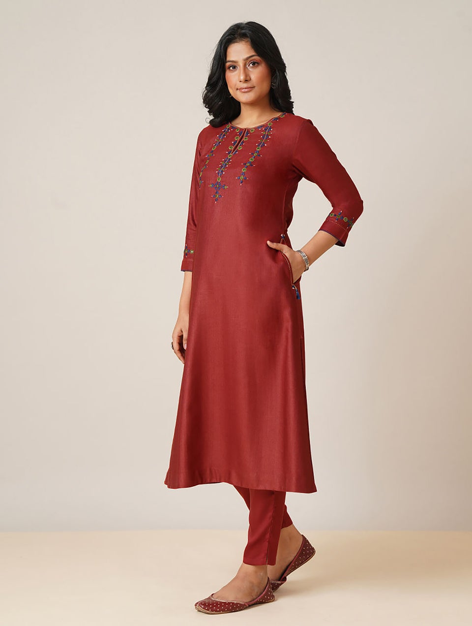 Women Red Silk Blend Hand Embroidery Round Neck Straight Fit Kurta - XS
