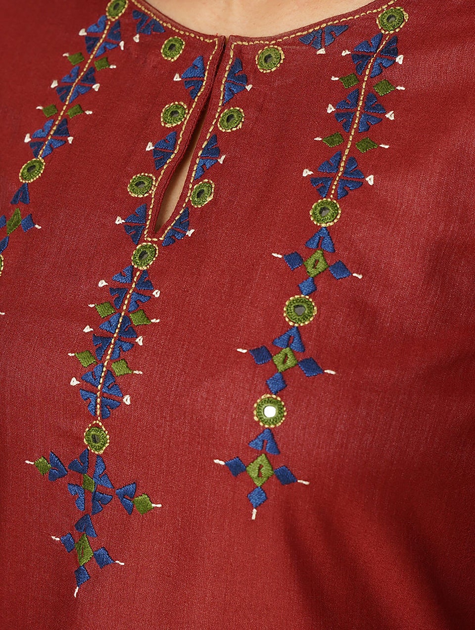 Women Red Silk Blend Hand Embroidery Round Neck Straight Fit Kurta - XS