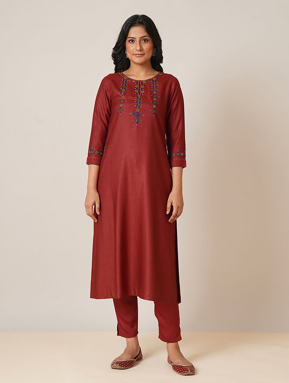 Women Red Silk Blend Hand Embroidery Round Neck Straight Fit Kurta - XS