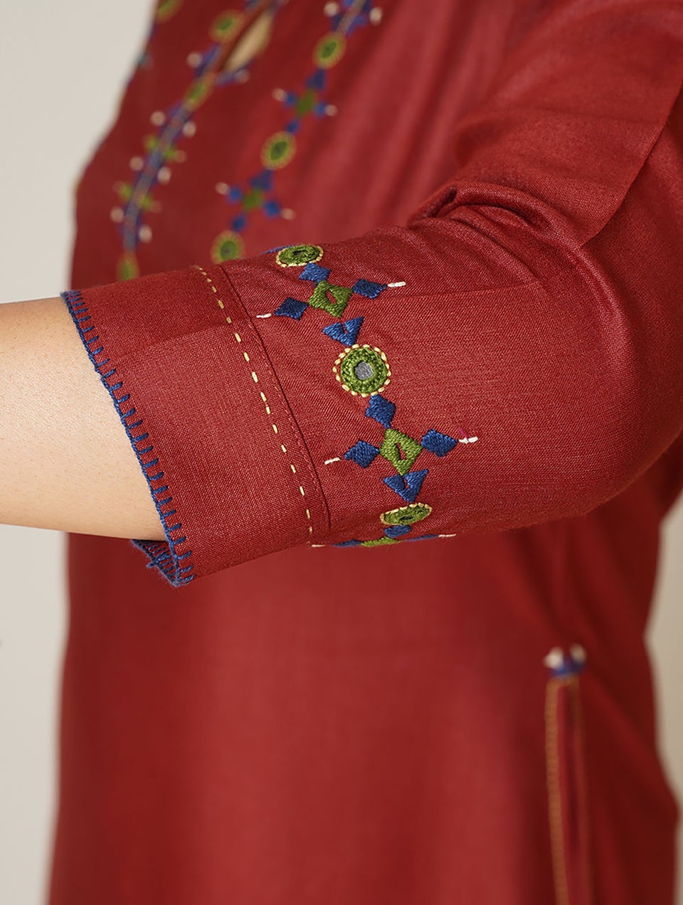 Women Red Silk Blend Hand Embroidery Round Neck Straight Fit Kurta - XS