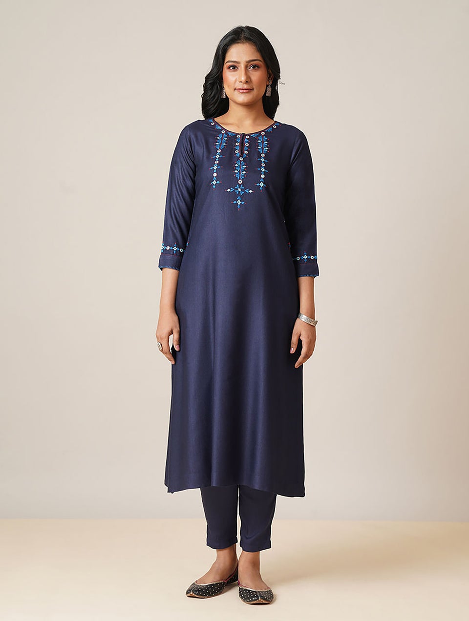 Women Navy Blue Silk Blend Hand Embroidery Shirt Collar Straight Fit Kurta - S